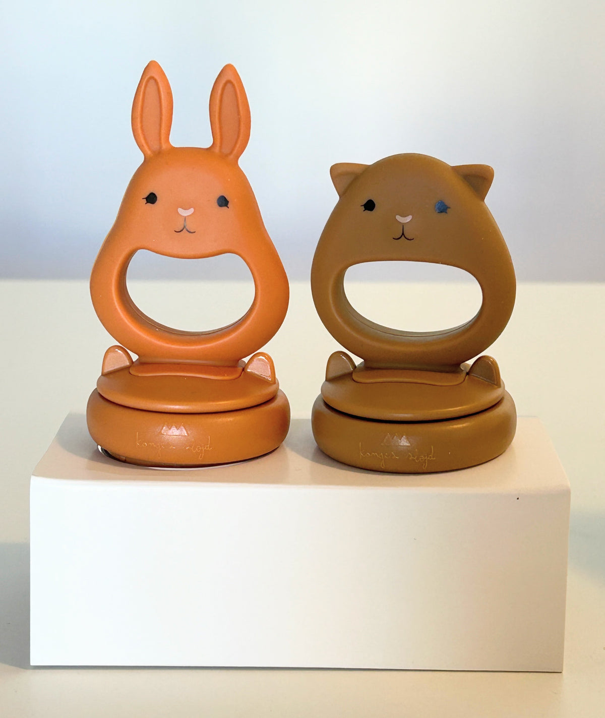 Konges Sløjd Baby Besteck Set Silikon Obst Fütterung Schnuller Mandel/Terracotta