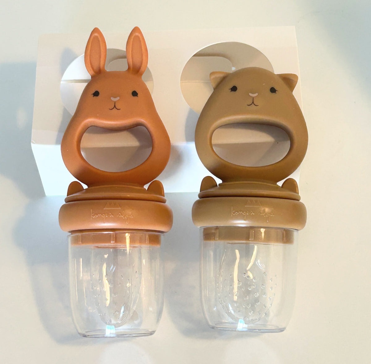 Konges Sløjd Baby Besteck Set Silikon Obst Fütterung Schnuller Mandel/Terracotta