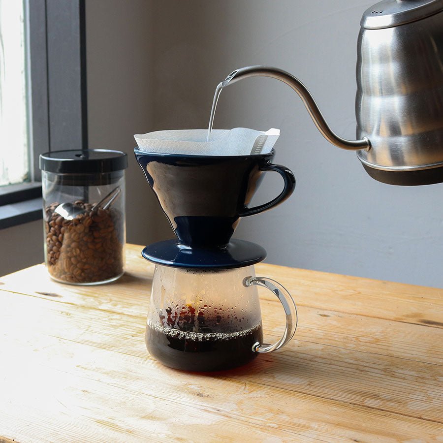 Hario Colour Edition V60-02 Keramik-Dripper (mit 40 Filtern)