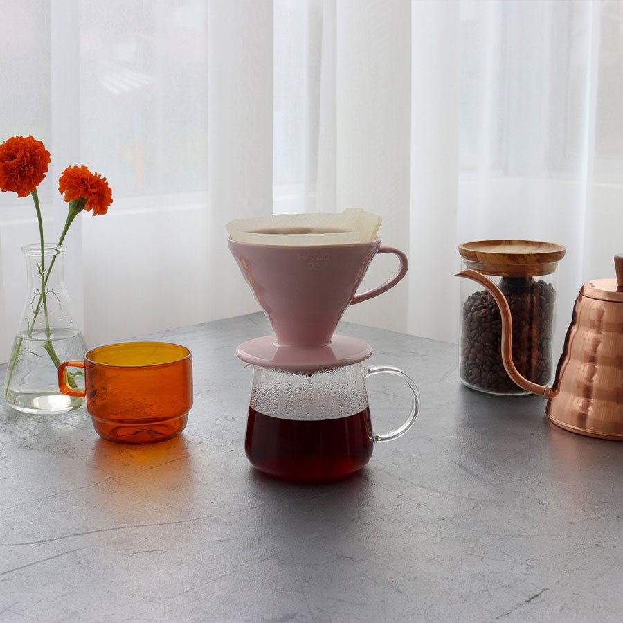 Hario Colour Edition V60-02 Keramik-Dripper (mit 40 Filtern)