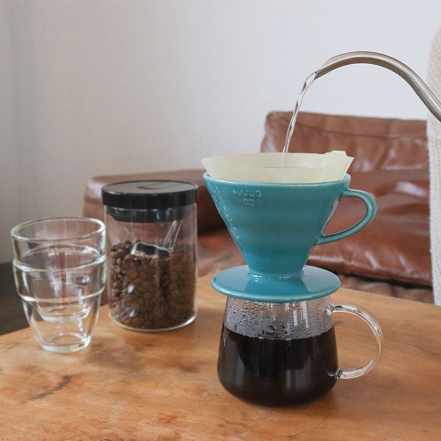 Hario Colour Edition V60-02 Keramik-Dripper (mit 40 Filtern)