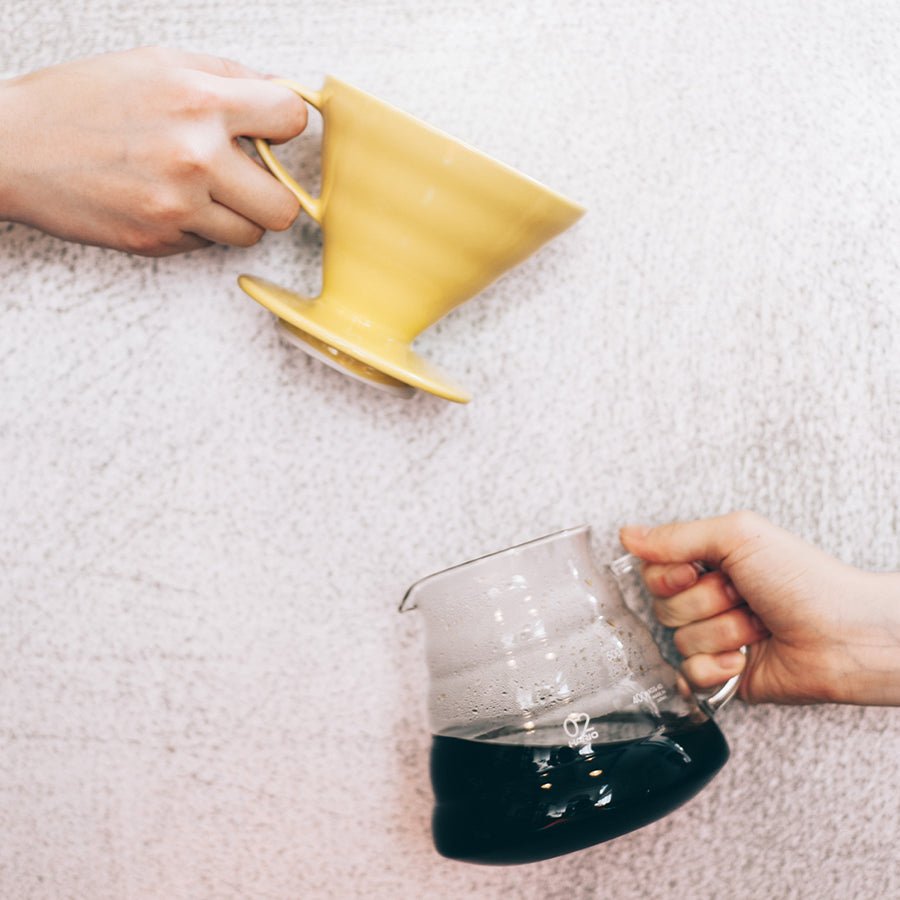 Hario Colour Edition V60-02 Keramik-Dripper (mit 40 Filtern)