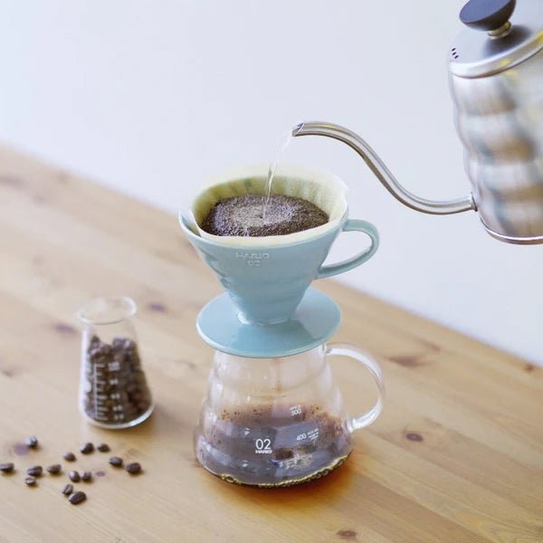 Hario Colour Edition V60-02 Keramik-Dripper (mit 40 Filtern)