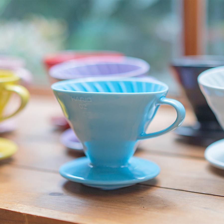 Hario Colour Edition V60-02 Keramik-Dripper (mit 40 Filtern)