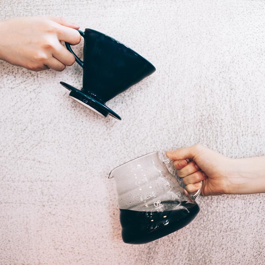 Hario Colour Edition V60-02 Keramik-Dripper (mit 40 Filtern)