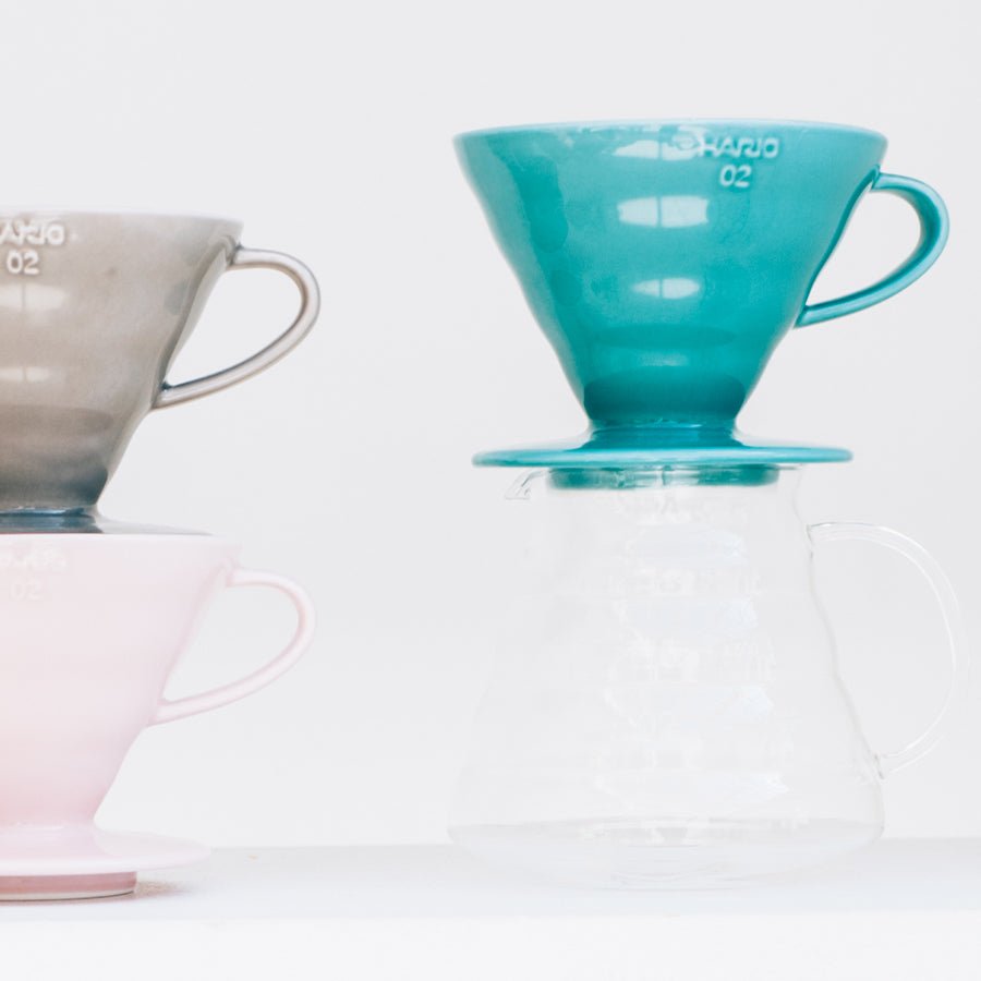 Hario Colour Edition V60-02 Keramik-Dripper (mit 40 Filtern)