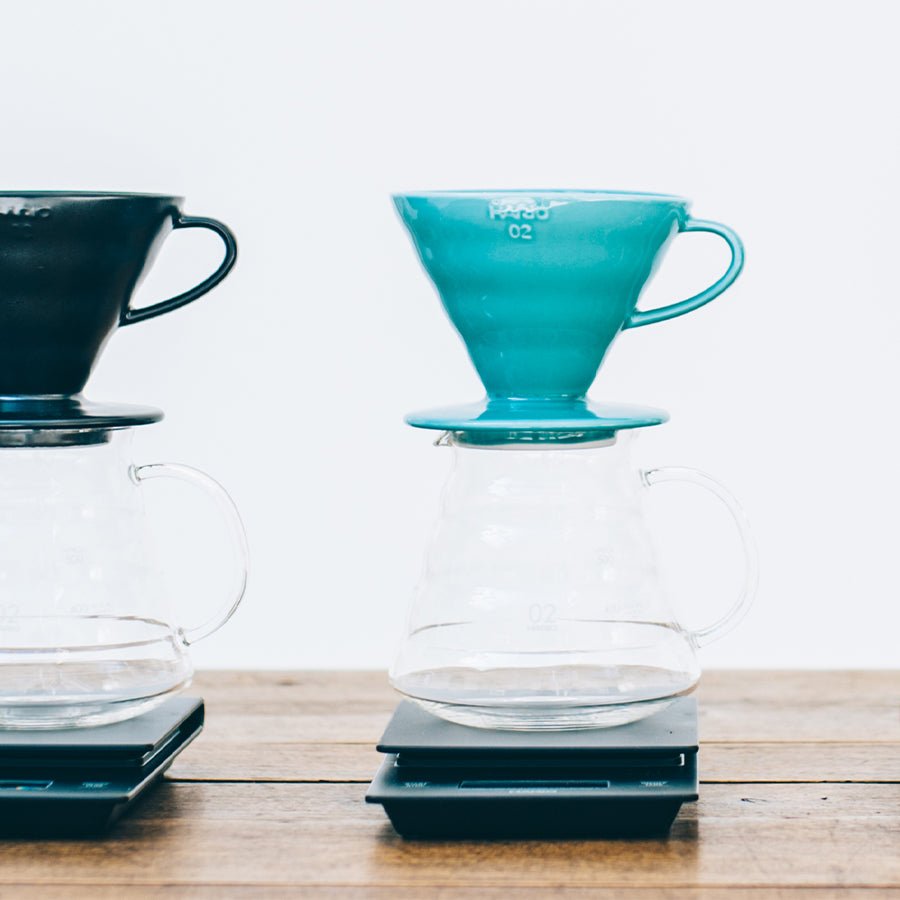 Hario Colour Edition V60-02 Keramik-Dripper (mit 40 Filtern)