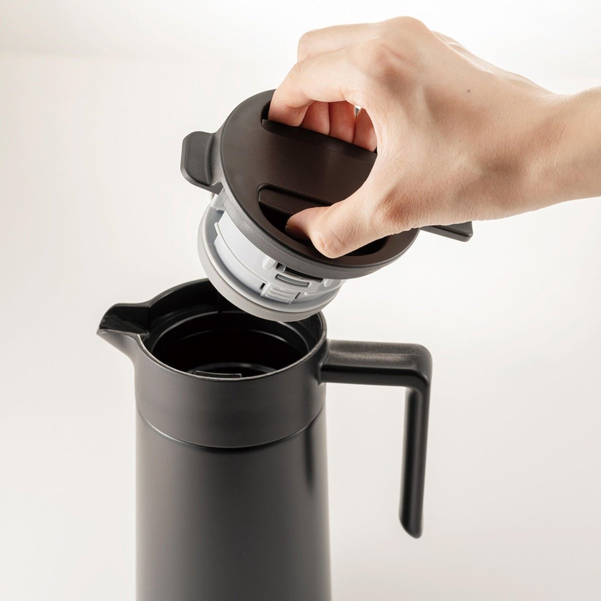 Hario Thermo-Server mit Keramik-Beschichtung – 600 ml isolierte Kaffee-Karaffe